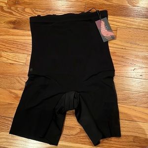 NWT Honey Love super power short XL Black